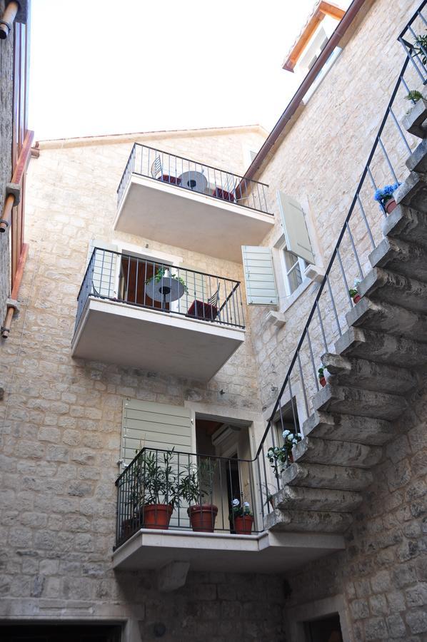 Villa Mama - Traditional Apartments In Omis, Free Parking Exterior photo