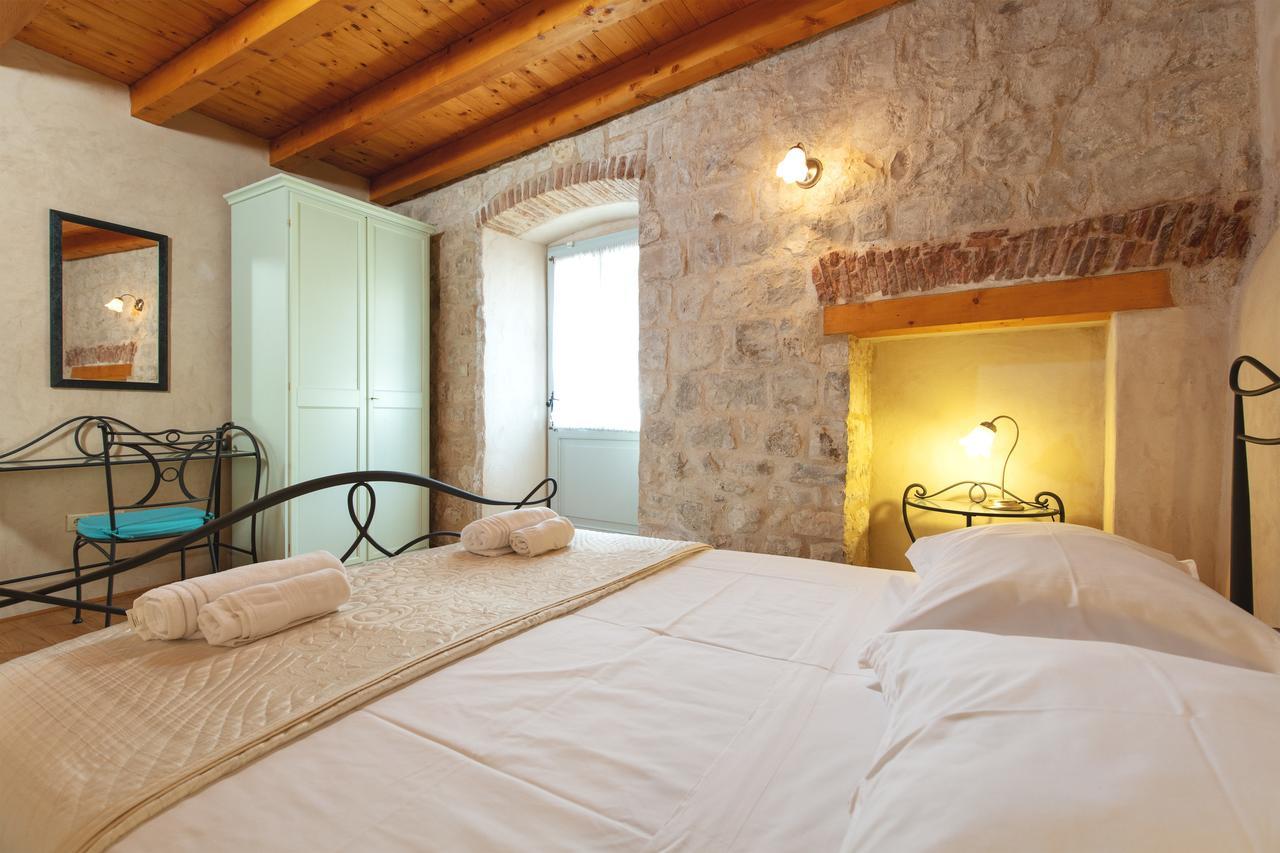 Villa Mama - Traditional Apartments In Omis, Free Parking Exterior photo